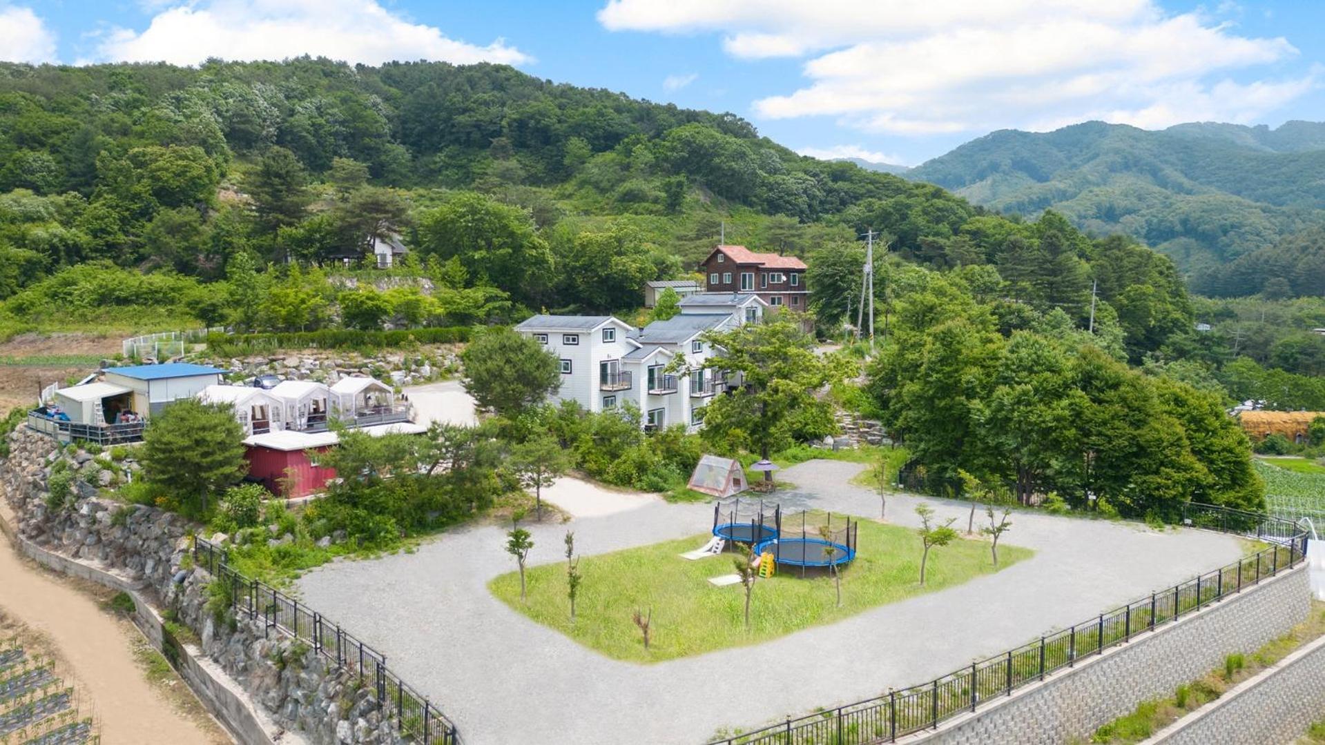 Hongcheon D-Day Pension&Camping Екстер'єр фото